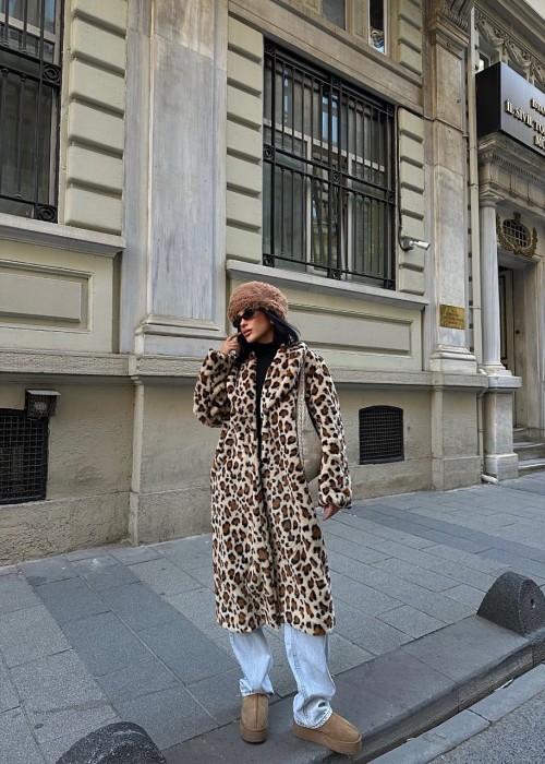 194729 LEOPARD COAT KNITWEAR